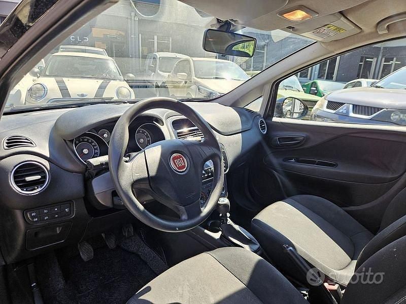 Usado Fiat Punto Easy 77 CV (56 kW) 2016 Negro Utilitario
