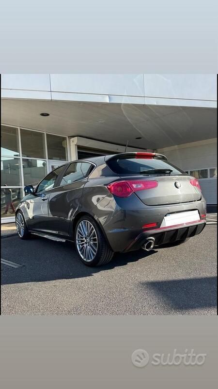 Usata Alfa Romeo Giulietta 105 CV (77 kW) 2013 Grigio Utilitaria