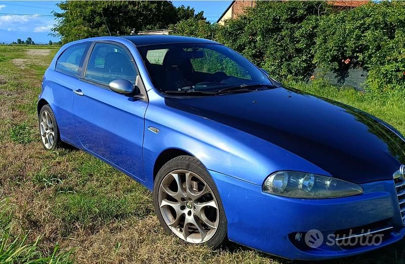 Usata Alfa Romeo 147 105 CV (77 kW) 2007 Blu Utilitaria