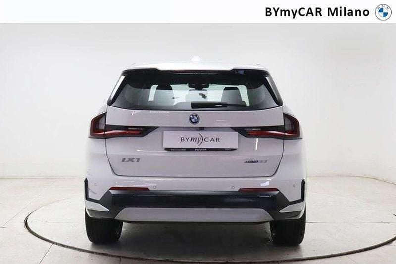 Usata BMW iX1 xLine 150 kW (204 CV) 2024 Alpin white pastello SUV