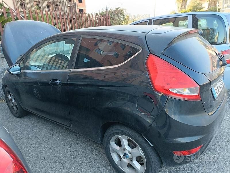 Usata Ford Fiesta 96 CV (70 kW) 2010 Nero Utilitaria