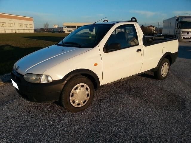 Käytetty Fiat Strada 59 HP (43 kW) 2002 Valkoinen Nouto