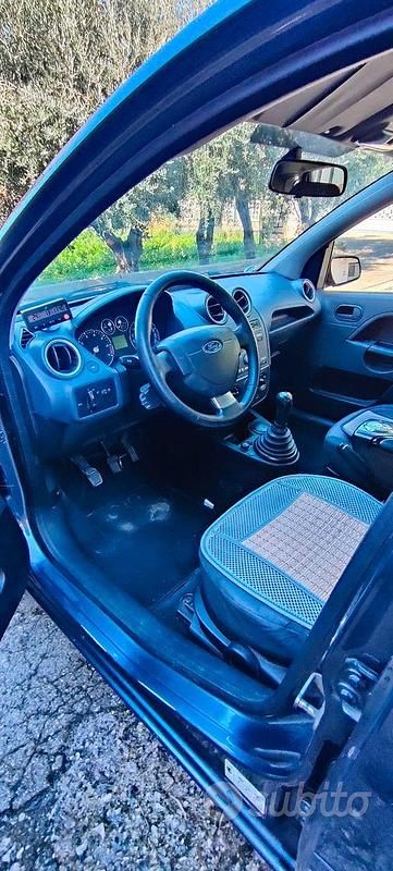 Usata Ford Fiesta 96 CV (70 kW) 2008 Grigio Berlina