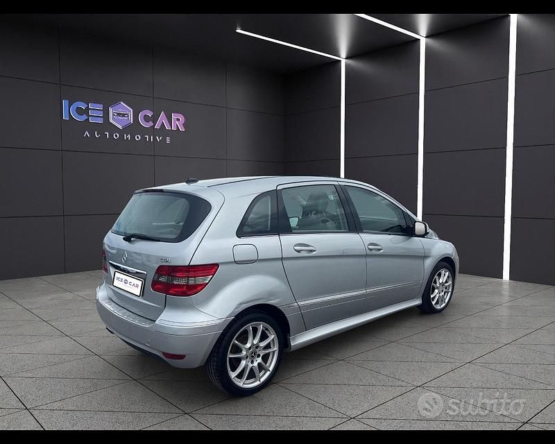 Usata Mercedes B180 109 CV (80 kW) 2009 Grigio Monovolume