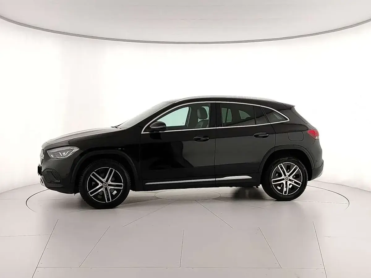 Usata Mercedes GLA200 150 CV (110 kW) 2022 Nero SUV