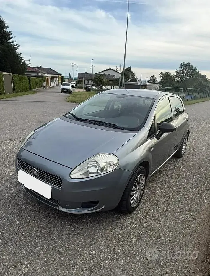 Usata Fiat Grande Punto Dynamic 65 CV (47 kW) 2008 Grigio Utilitaria