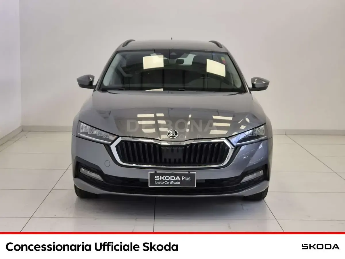 Usata Skoda Octavia Executive 116 CV (85 kW) 2022 Grigio Station wagon