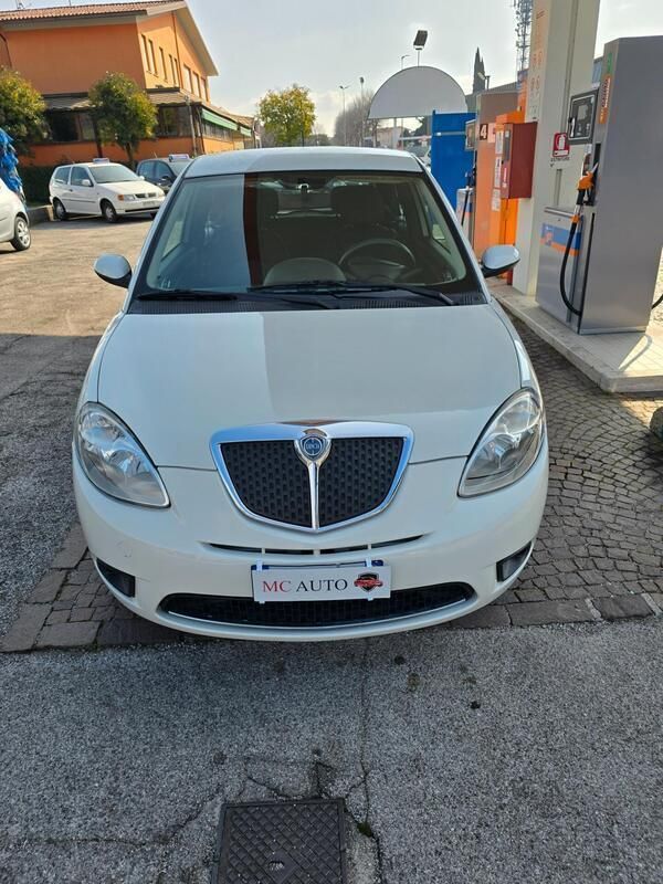 Usata Lancia Ypsilon 60 CV (44 kW) 2008 Bianco Utilitaria
