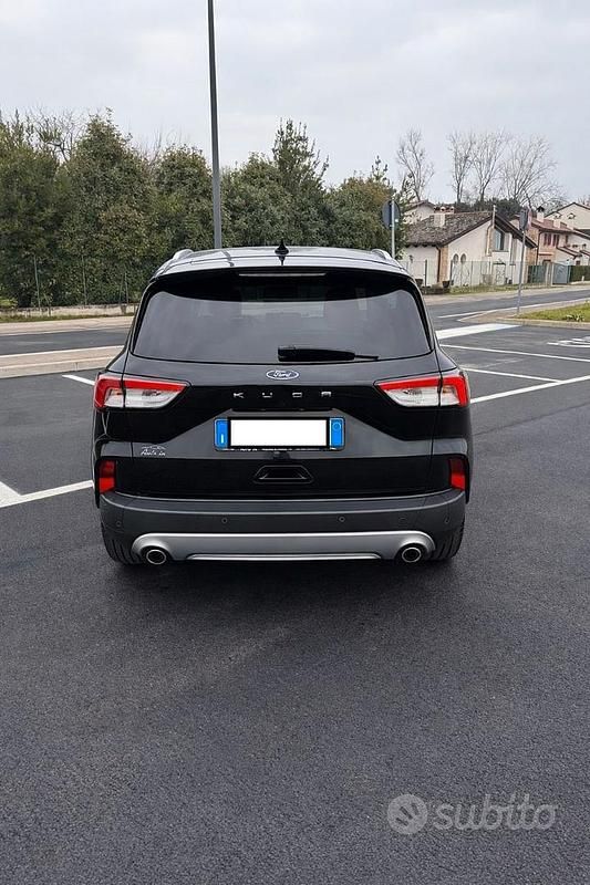 Usata Ford Kuga 120 CV (88 kW) 2020 Nero SUV
