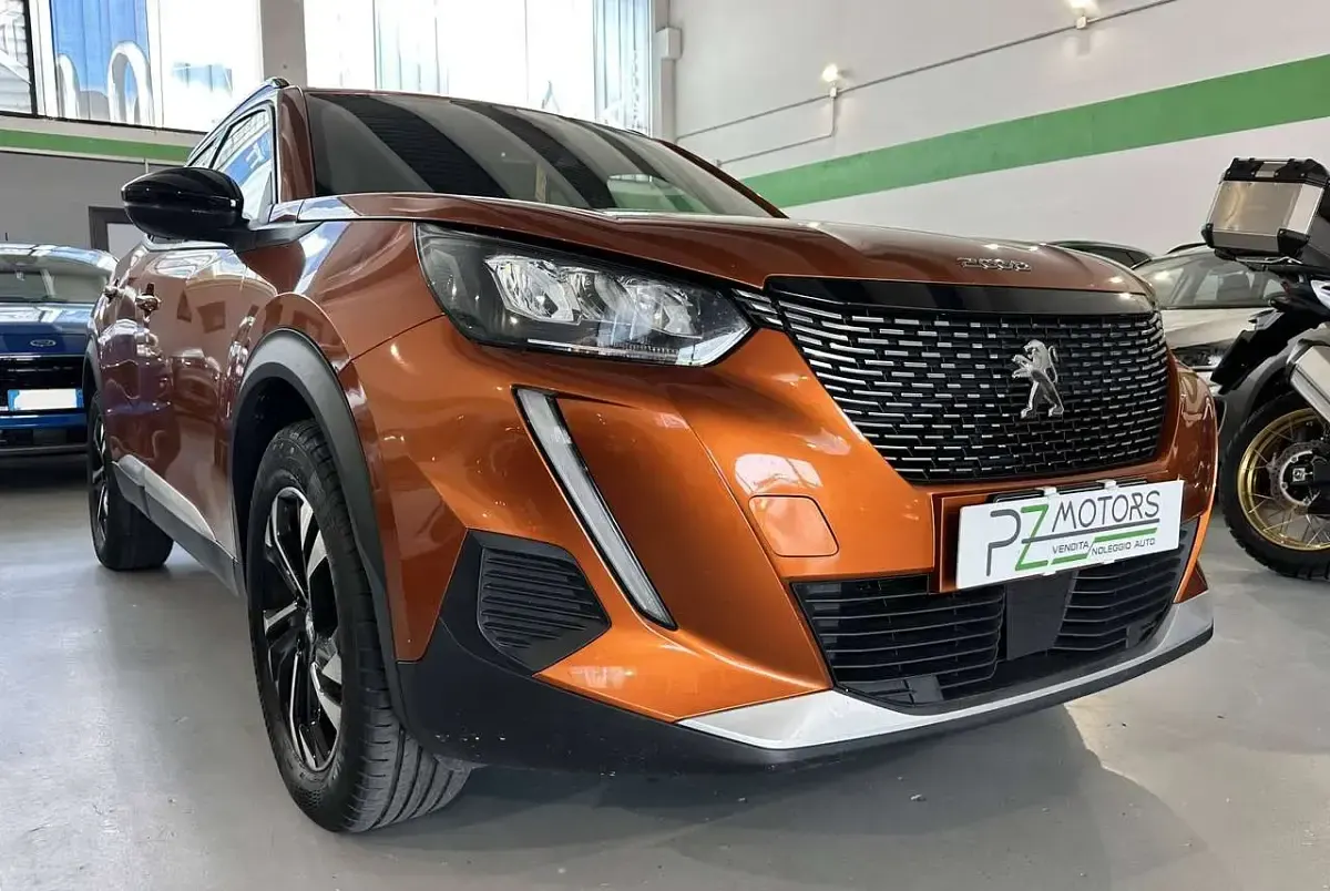 Usata Peugeot 2008 Allure 131 CV (96 kW) 2023 Arancione SUV