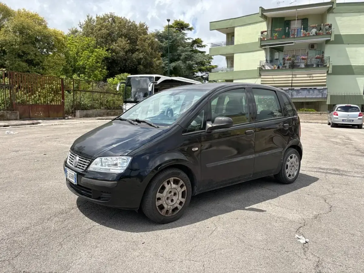 Usata Fiat Idea Active 77 CV (56 kW) 2011 Nero Monovolume