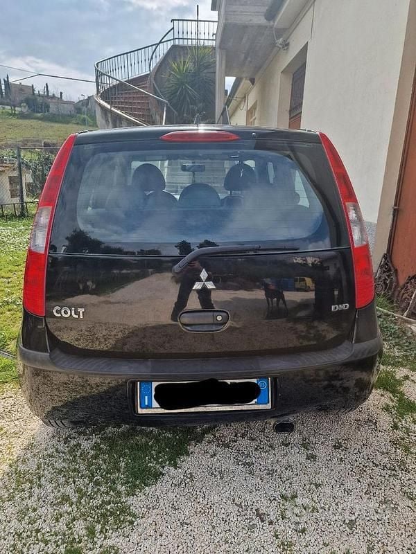 Usata Mitsubishi Colt Invite 95 CV (69 kW) 2005 Nero Utilitaria