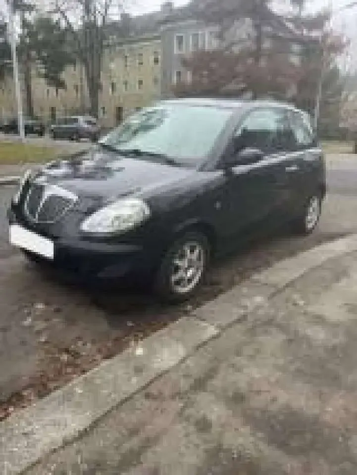Usata Lancia Ypsilon 60 CV (44 kW) 2008 Nero Utilitaria