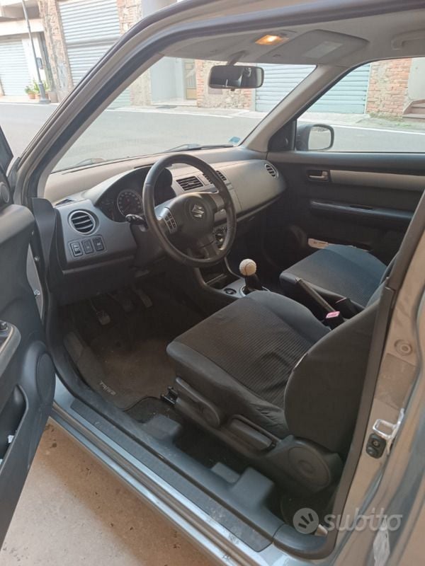 Usata 2009 Suzuki Swift Due volumi | 2100 € (Buon prezzo) - Immagine 1/4
