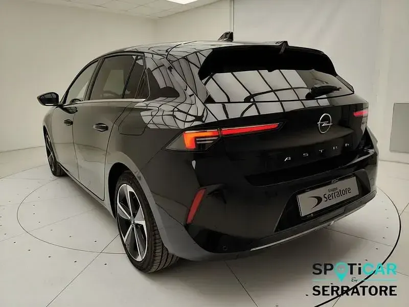 Usata Opel Astra Business Elegance 180 CV (132 kW) 2022 Nero Utilitaria