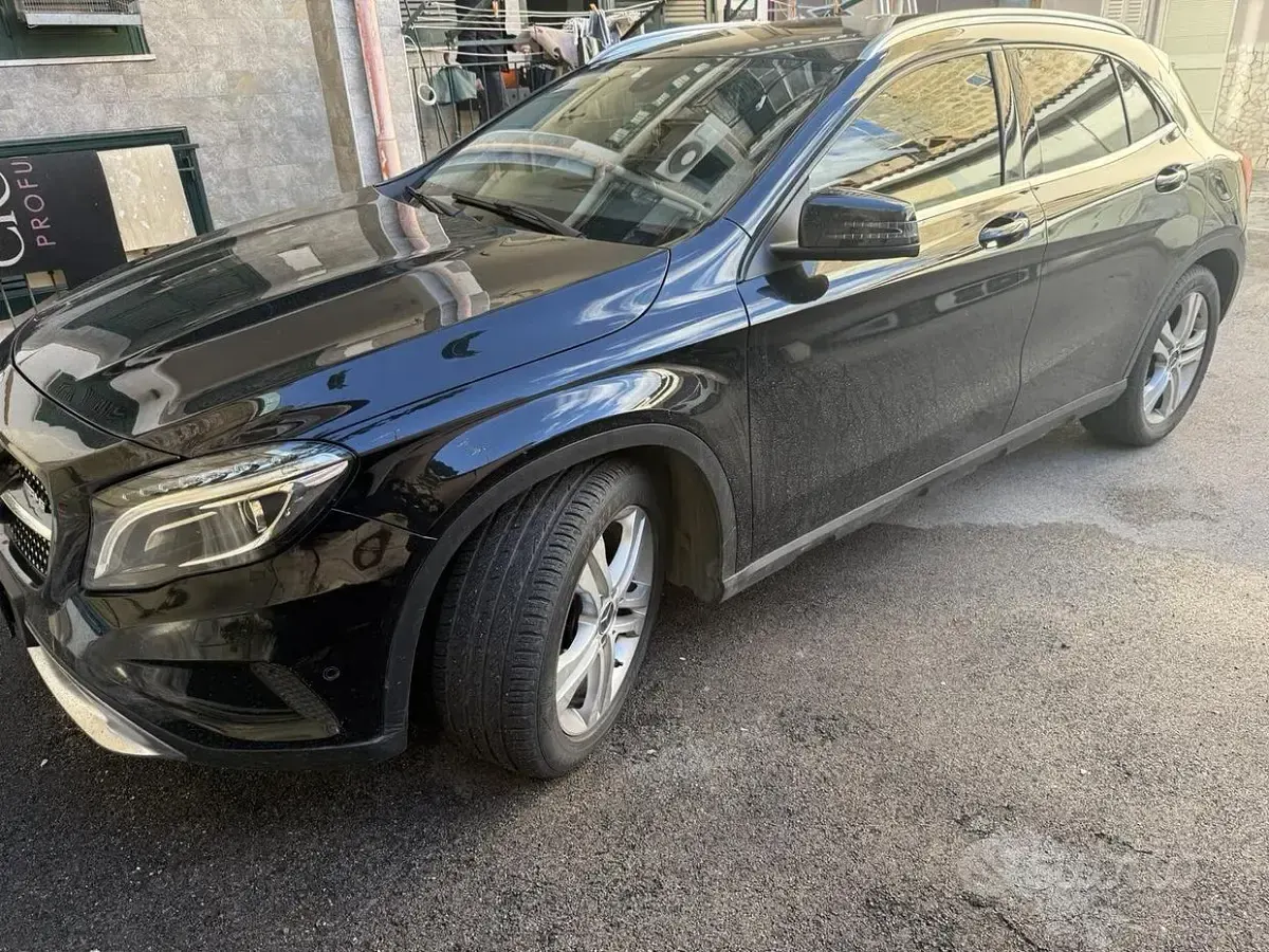 Usata Mercedes GLA180 109 CV (80 kW) 2015 Nero SUV