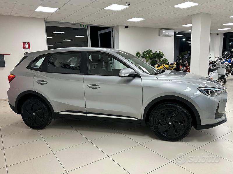 Nuova MG ZS 115 CV (84 kW) 2025 Grigio Berlina