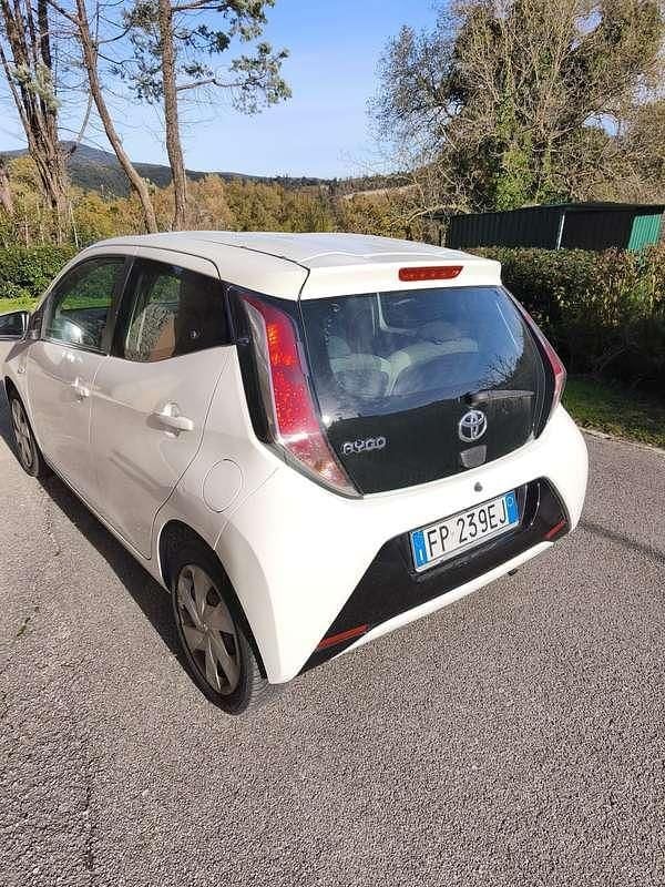 Usata Toyota Aygo Business Edition 69 CV (50 kW) 2018 Bianco Utilitaria