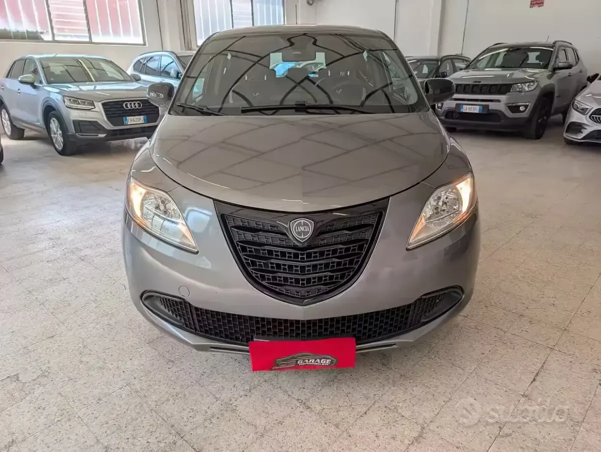 Usata Lancia Ypsilon Silver 69 CV (50 kW) 2014 Grigio Utilitaria