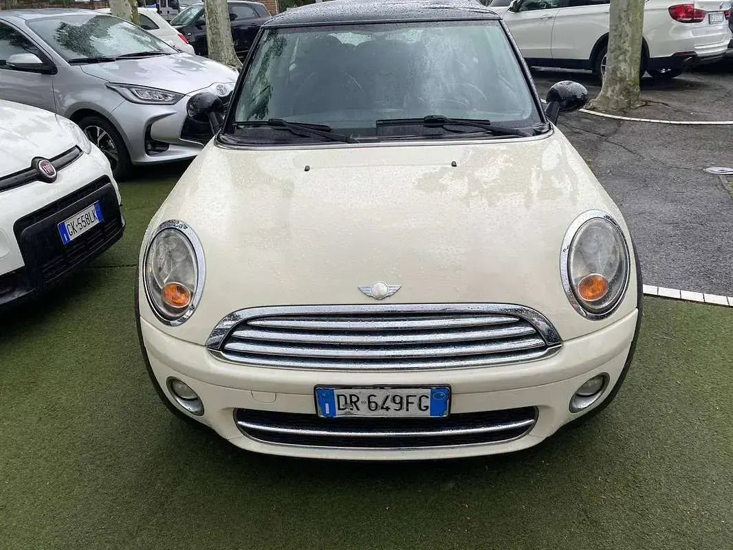 Usata Mini Cooper D 109 CV (80 kW) 2008 Beige Utilitaria