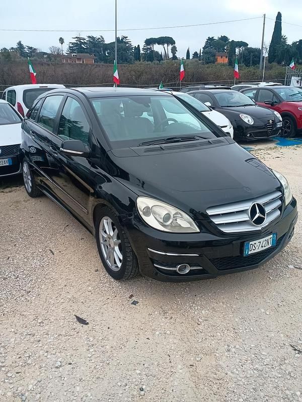 Usata Mercedes B200 140 CV (102 kW) 2009 Nero Monovolume