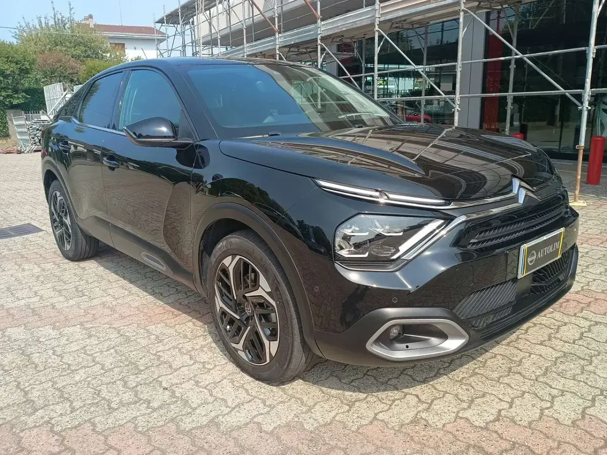 Usata Citroën C4 PureTech 131 CV (96 kW) 2022 Black pearl / metallizzato Berlina