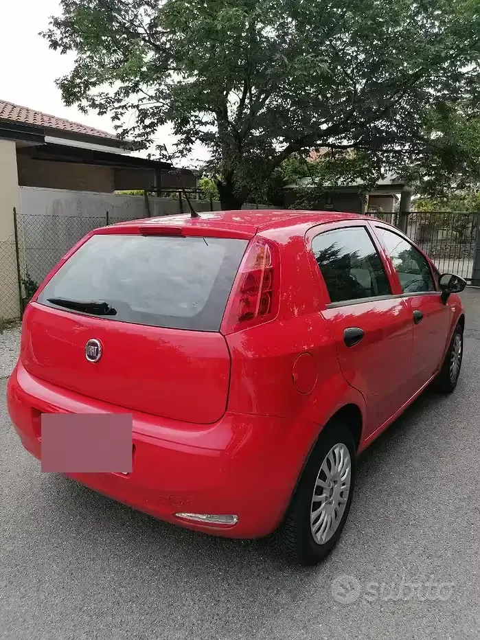 Usata Fiat Punto 69 CV (50 kW) 2018 Rosso Utilitaria
