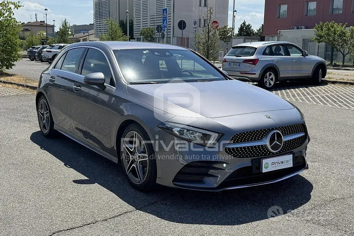 Usata Mercedes A180 Premium 116 CV (85 kW) 2018 Grigio Utilitaria