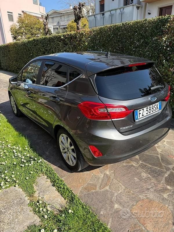 Usata Ford Fiesta ST-Line 86 CV (63 kW) 2019 Grigio Utilitaria