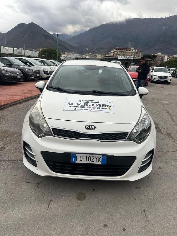 Bianco Usata 2016 Kia Rio Berlina | 3999 € (Ottimo prezzo) - Immagine 1/4
