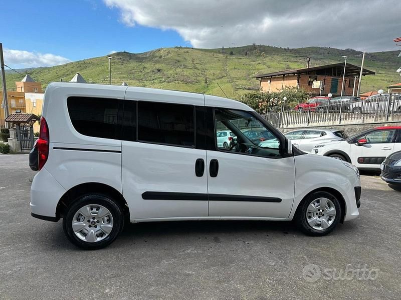 Usata Fiat Doblò 105 CV (77 kW) 2014 Bianco Monovolume