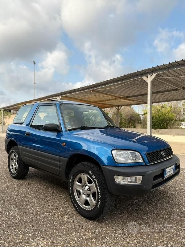 Usata Toyota RAV4 129 CV (94 kW) 1995 Blu SUV