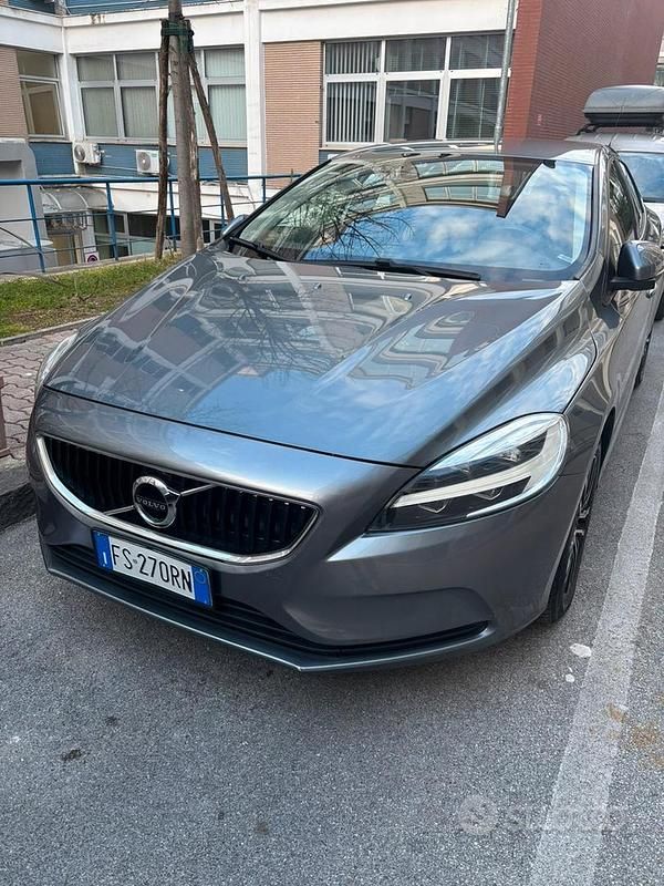 Usata 2018 Volvo V40 Station wagon | 12.500 € (Buon prezzo) - Immagine 1/4