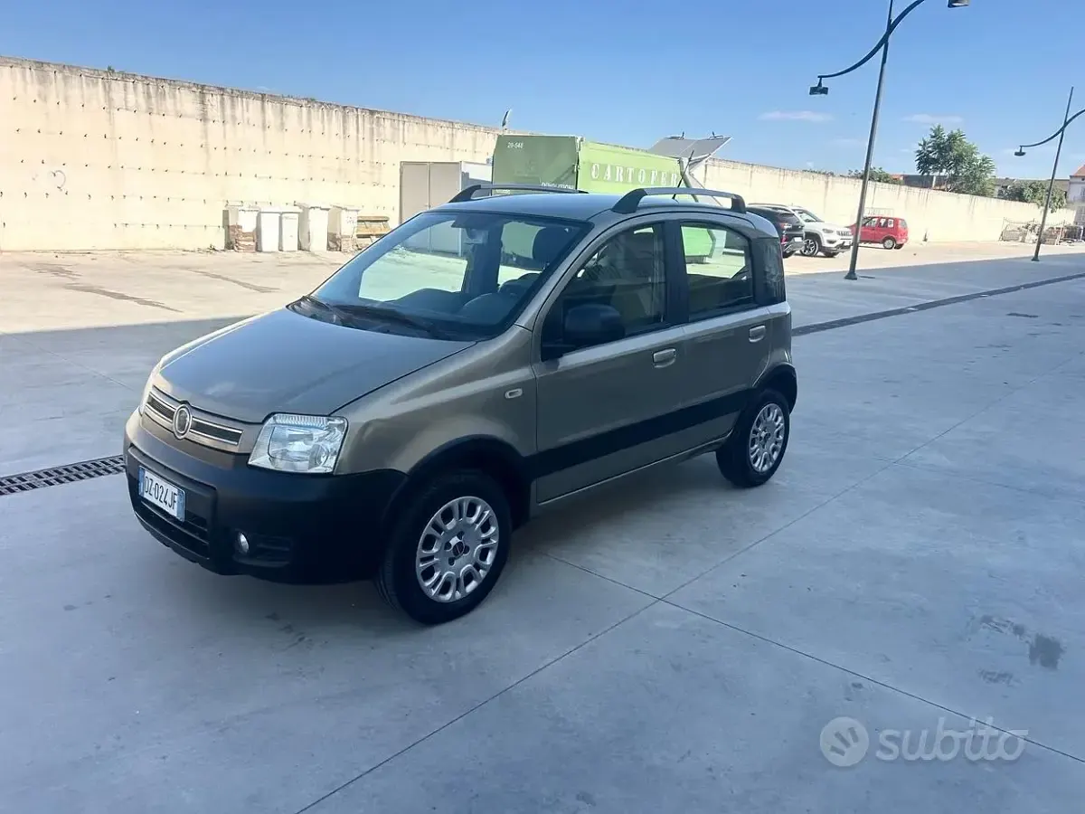 Usata Fiat Panda Climbing 60 CV (44 kW) 2010 Marrone Utilitaria