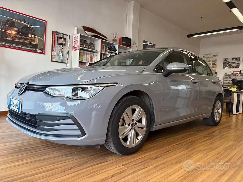 Usata VW Golf VII Life 110 CV (80 kW) 2021 Grigio Utilitaria