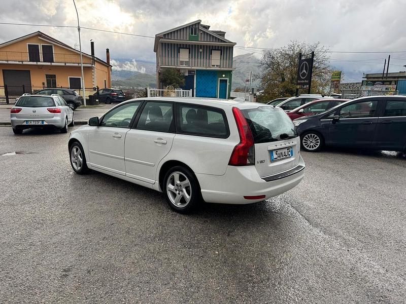 Usata Volvo V50 R-Design 115 CV (84 kW) 2012 Bianco Station wagon