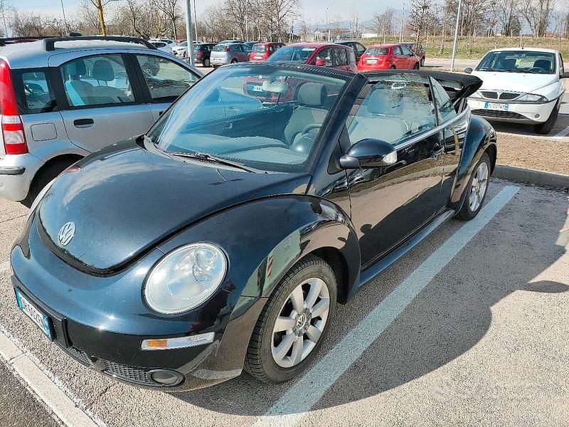 Usata VW New Beetle 105 CV (77 kW) 2007 Nero Utilitaria