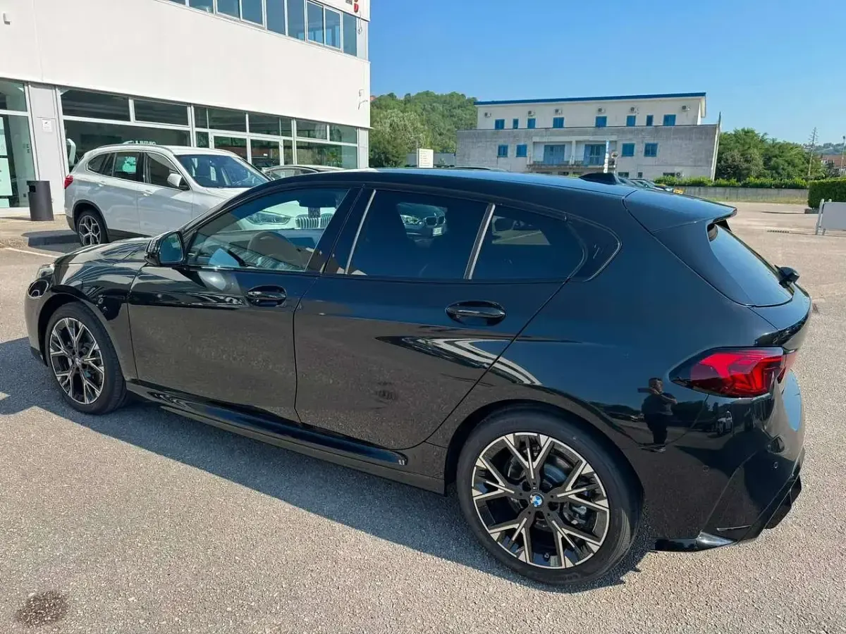 Nuova BMW 118 M Sport 150 CV (110 kW) 2025 Nero Utilitaria