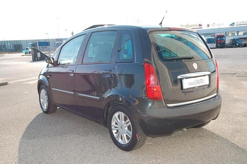 Usata Lancia Musa 95 CV (69 kW) 2005 Nero Monovolume