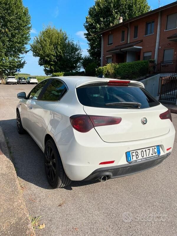Usata Alfa Romeo Giulietta 105 CV (77 kW) 2015 Bianco Utilitaria