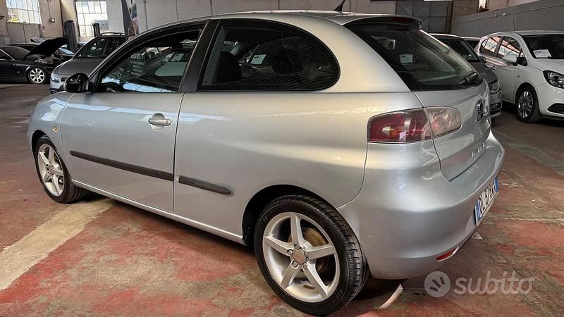 Usata Seat Ibiza Stylance 70 CV (51 kW) 2007 Grigio Utilitaria