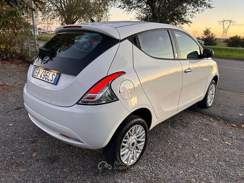 Usata Lancia Ypsilon Platinum 86 CV (63 kW) 2013 Bianco Utilitaria