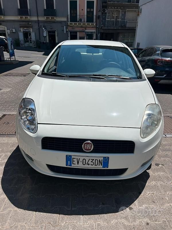 Usata Fiat Grande Punto 75 CV (55 kW) 2014 Bianco Utilitaria
