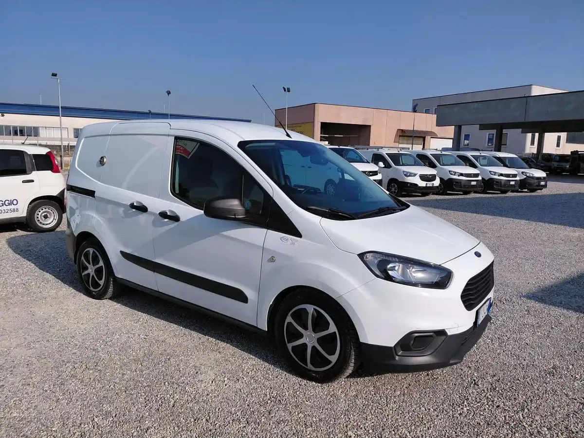 Usata Ford Courier 75 CV (55 kW) 2021 Bianco Monovolume