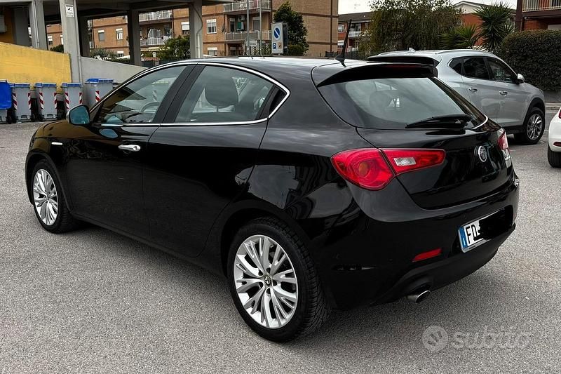 Usata Alfa Romeo Giulietta Super 120 CV (88 kW) 2016 Nero Utilitaria