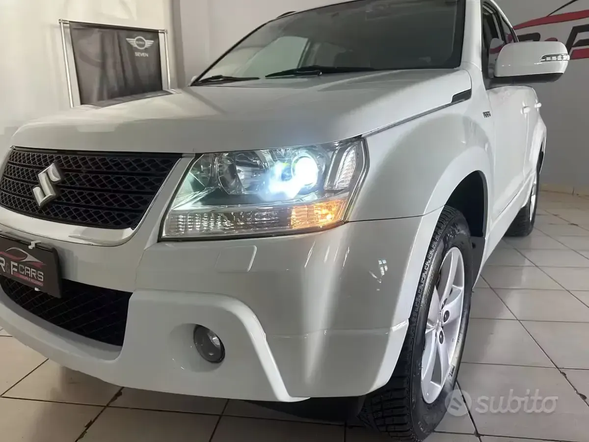 Usata Suzuki Grand Vitara 129 CV (94 kW) 2010 Bianco SUV