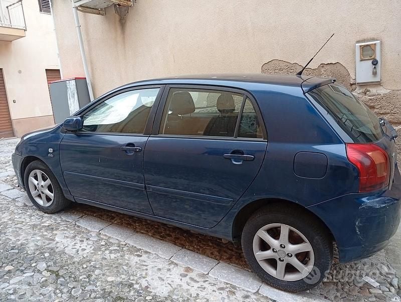 Usata Toyota Corolla 2003 Blu Berlina