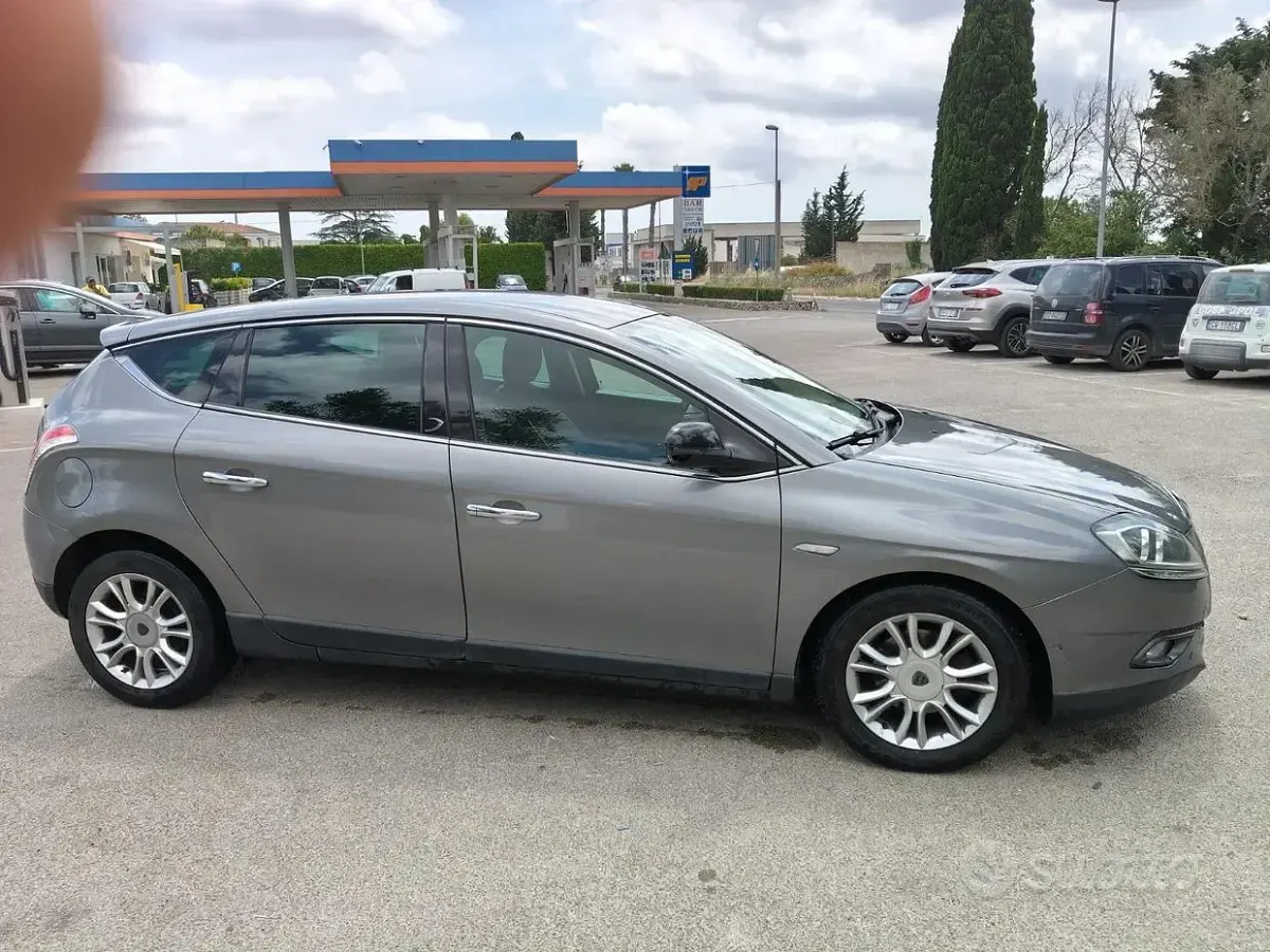Usata Lancia Delta 120 CV (88 kW) 2010 Utilitaria