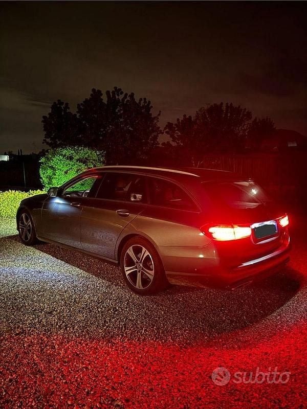 Usata Mercedes E200 Business 160 CV (117 kW) 2020 Grigio Station wagon