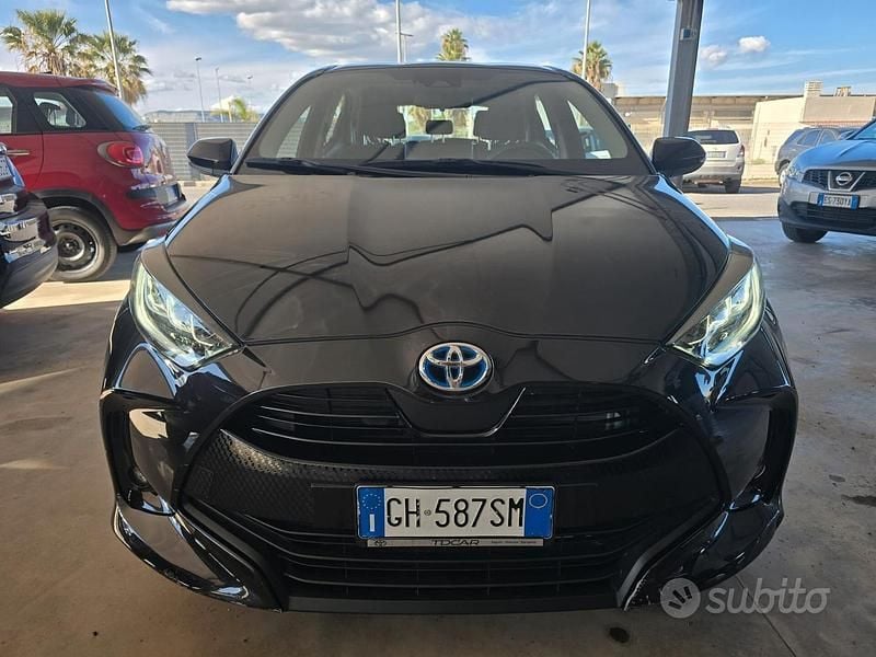 Usata Toyota Yaris Hybrid Trend 92 CV (67 kW) 2022 Grigio Berlina